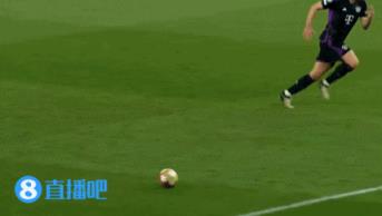 萨顿:萨卡完全有能力完成进球,不理解他为什么选择去要点球